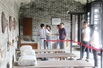 認(rèn)真地參觀了每一份文物、圖片和史料