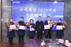 吳玉經(jīng)董事長(zhǎng)為銷(xiāo)售冠軍頒獎(jiǎng)